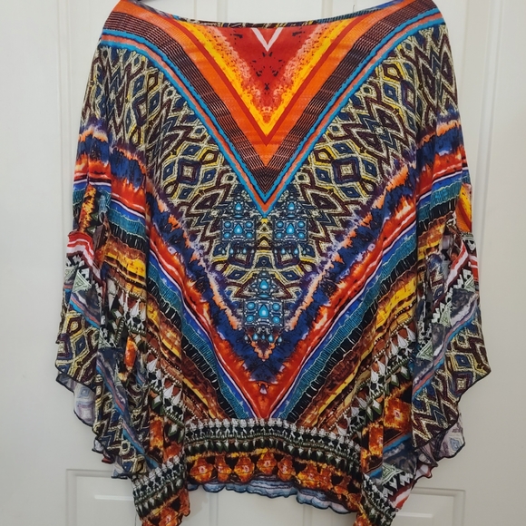 Colorful Geometric Patterned Top - Picture 15 of 15